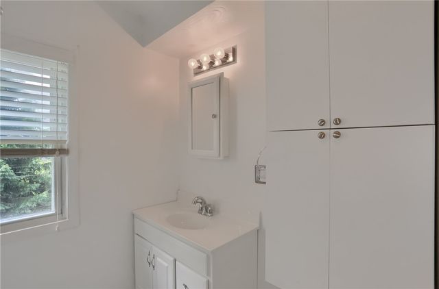 408 N Vine St, New Castle, PA 16101