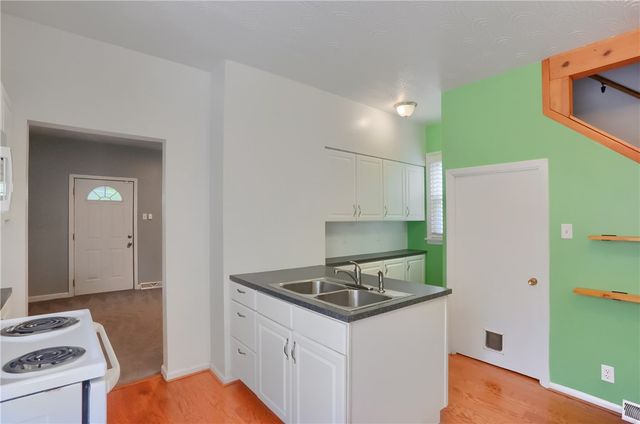 408 N Vine St, New Castle, PA 16101