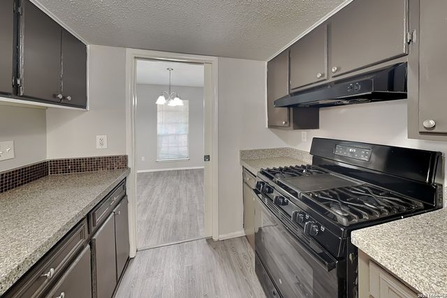 13622 Oak Breeze, Universal City, TX 78148