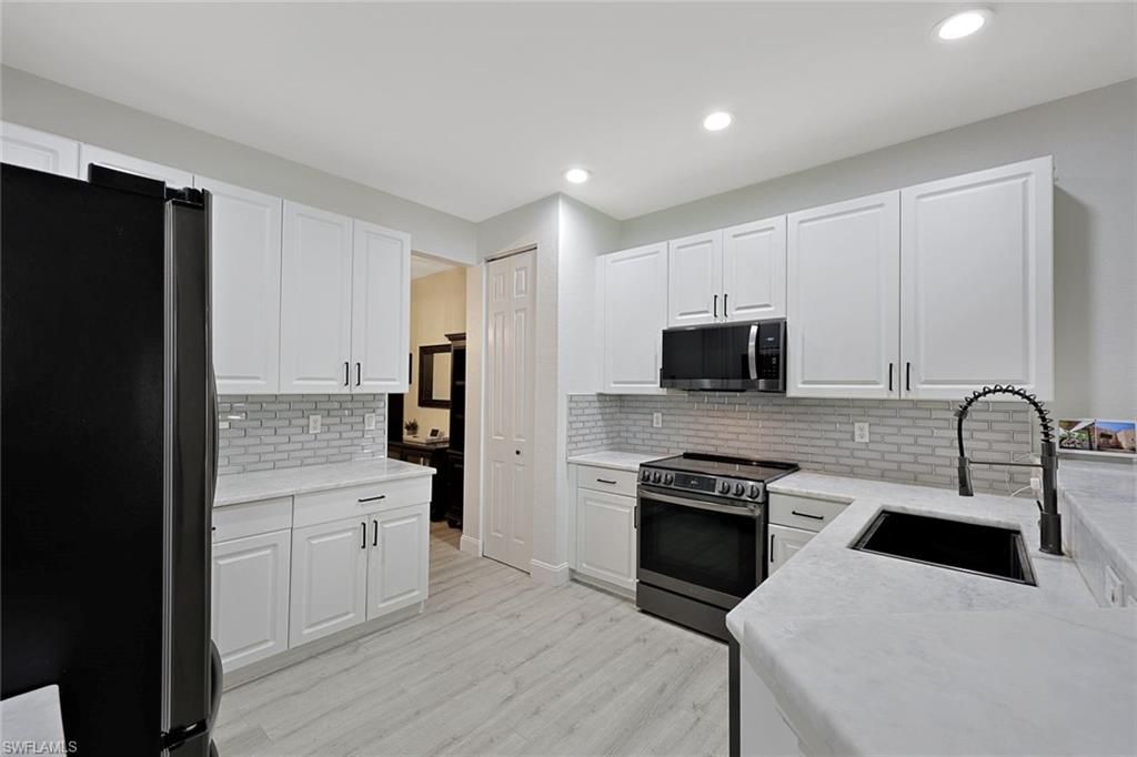 1430 Mariposa CIR 102, NAPLES, FL 34105 — photo 2