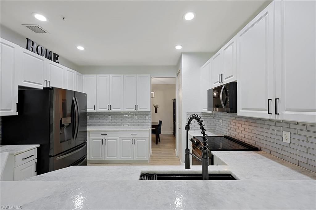 1430 Mariposa CIR 102, NAPLES, FL 34105 — photo 3