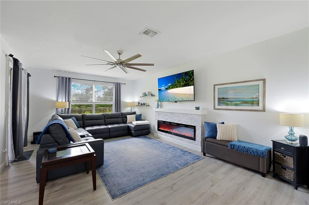 1430 Mariposa CIR 102, NAPLES, FL 34105 — photo 4