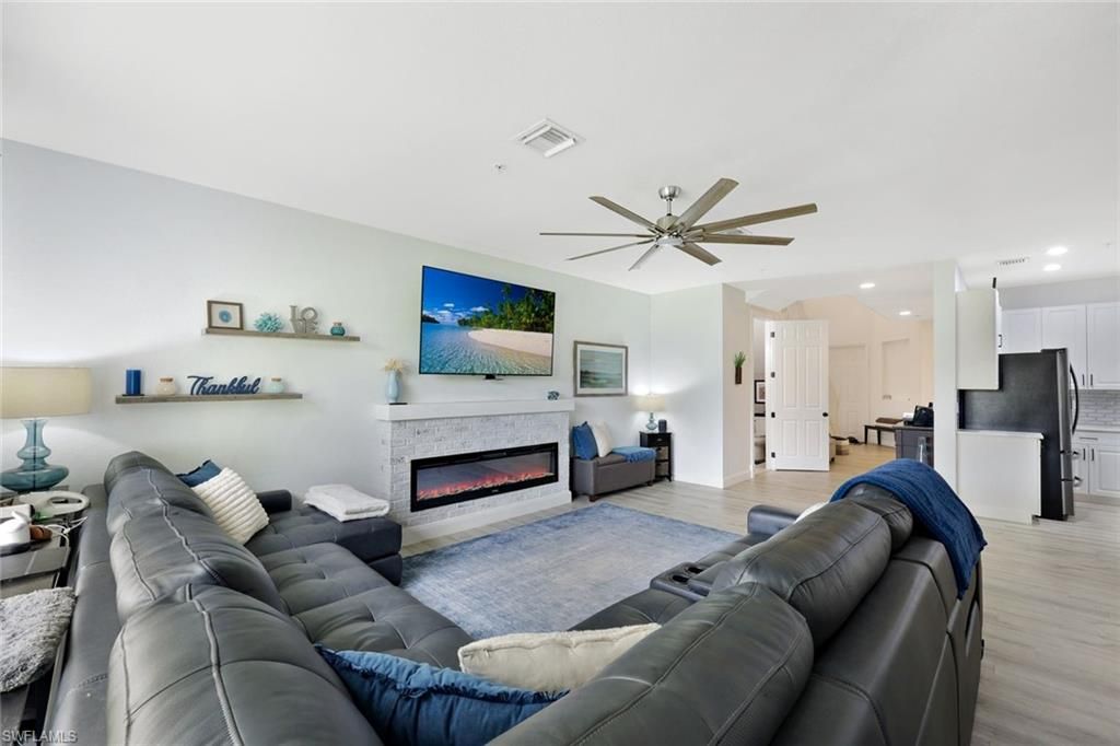 1430 Mariposa CIR 102, NAPLES, FL 34105 — photo 5