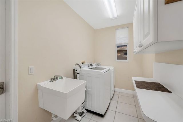 934 Marble DR, Naples, FL 34104