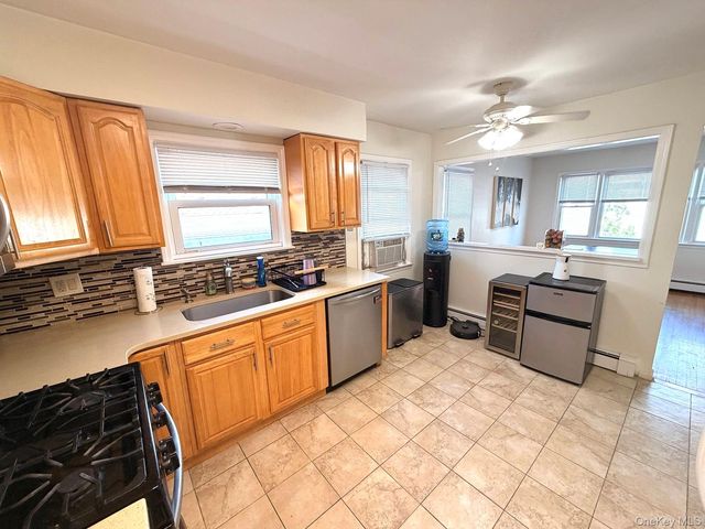 101 Harding Avenue 2nd Fl, Long Beach, NY 11561