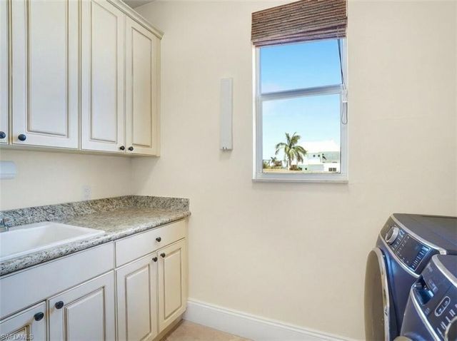 5640 Williams DR, Fort Myers Beach, FL 33931