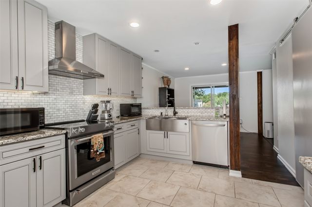 2925 Country Place Circle, Carrollton, TX 75006