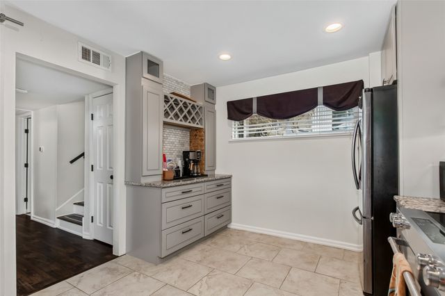 2925 Country Place Circle, Carrollton, TX 75006