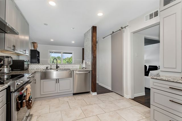 2925 Country Place Circle, Carrollton, TX 75006