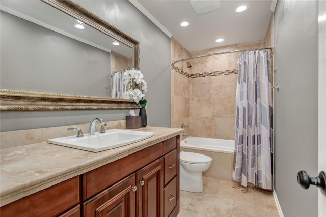 2925 Country Place Circle, Carrollton, TX 75006