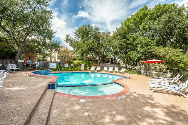 2925 Country Place Circle, Carrollton, TX 75006
