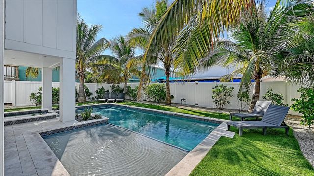 2206 AVENUE A, Bradenton Beach, FL 34217