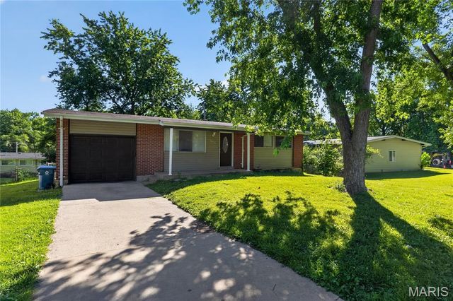 10226 Green Valley Drive, St Louis, MO 63136