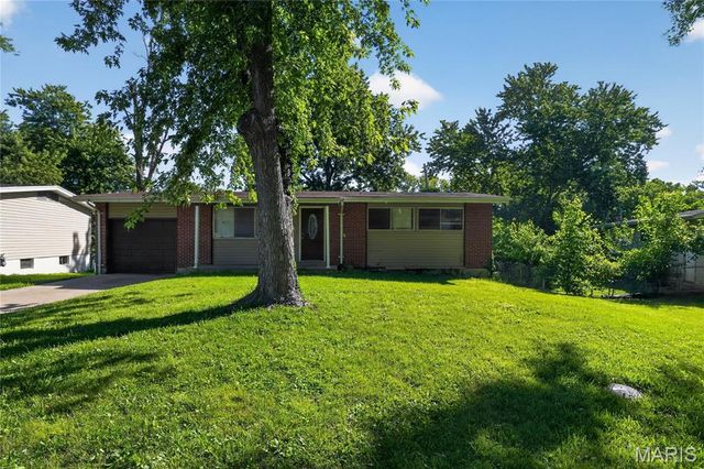10226 Green Valley Drive, St Louis, MO 63136