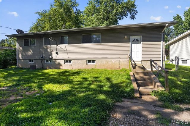 10226 Green Valley Drive, St Louis, MO 63136