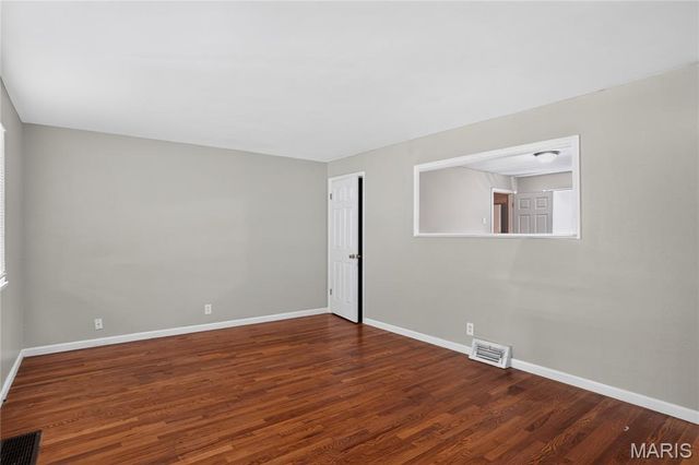 10226 Green Valley Drive, St Louis, MO 63136