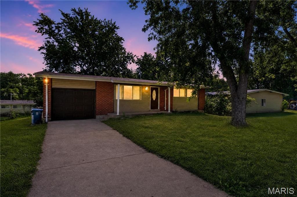 10226 Green Valley Drive, St Louis, MO 63136
