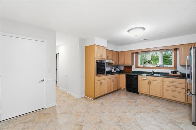 2372 Banyon Drive, Beavercreek, OH 45431