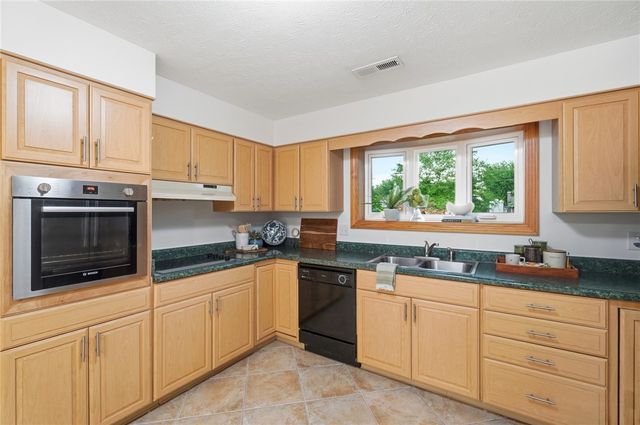 2372 Banyon Drive, Beavercreek, OH 45431