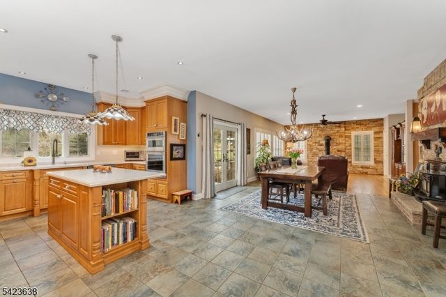 2 Lance Dr, Lebanon Twp., NJ 07830