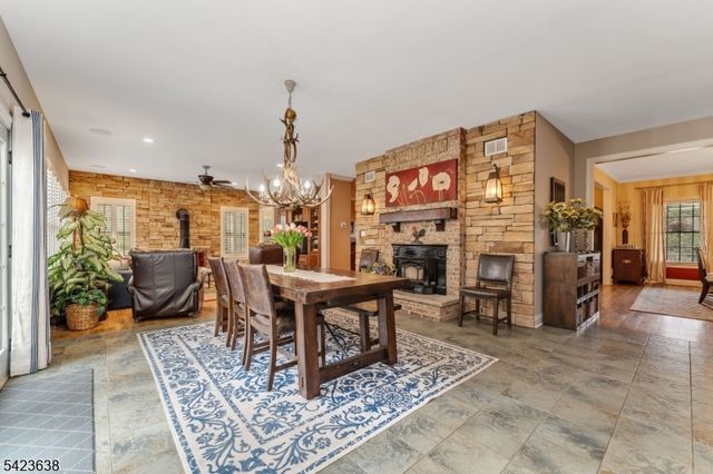 2 Lance Dr, Lebanon Twp., NJ 07830