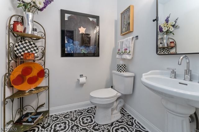 2 Lance Dr, Lebanon Twp., NJ 07830