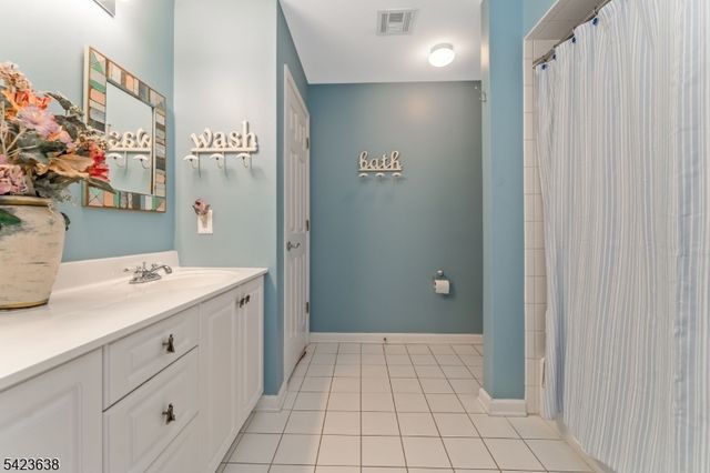 2 Lance Dr, Lebanon Twp., NJ 07830