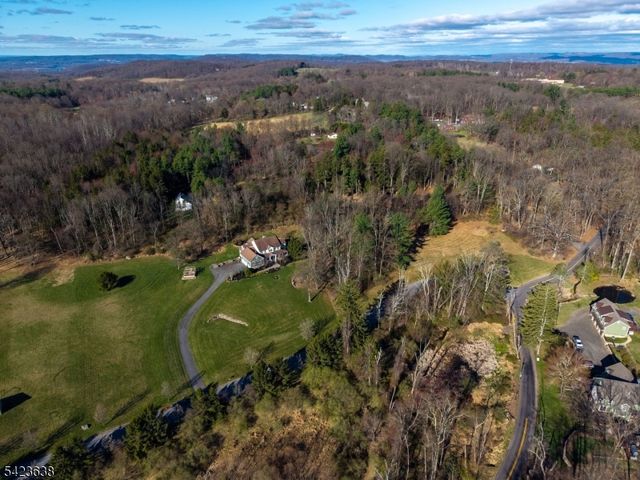 2 Lance Dr, Lebanon Twp., NJ 07830