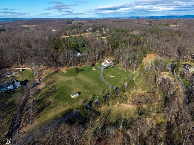 2 Lance Dr, Lebanon Twp., NJ 07830