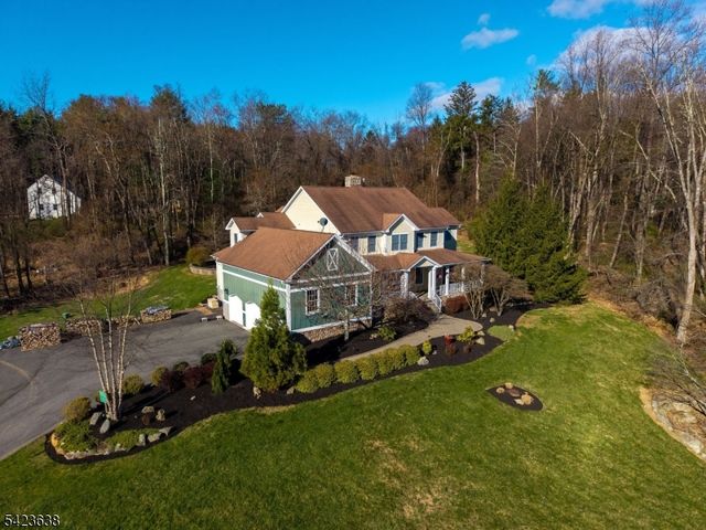 2 Lance Dr, Lebanon Twp., NJ 07830