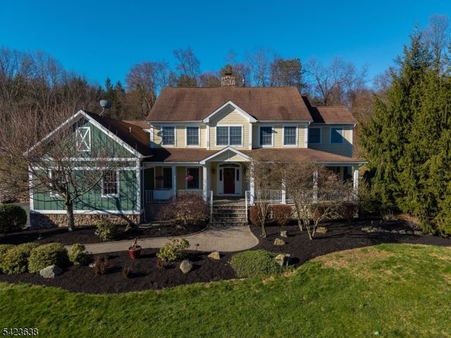 2 Lance Dr, Lebanon Twp., NJ 07830