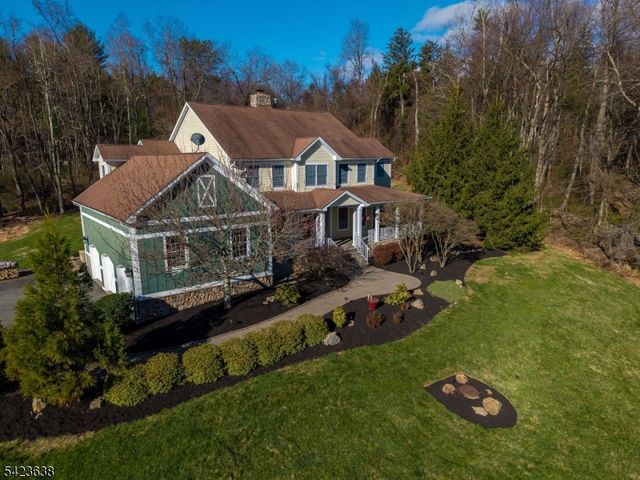 2 Lance Dr, Lebanon Twp., NJ 07830