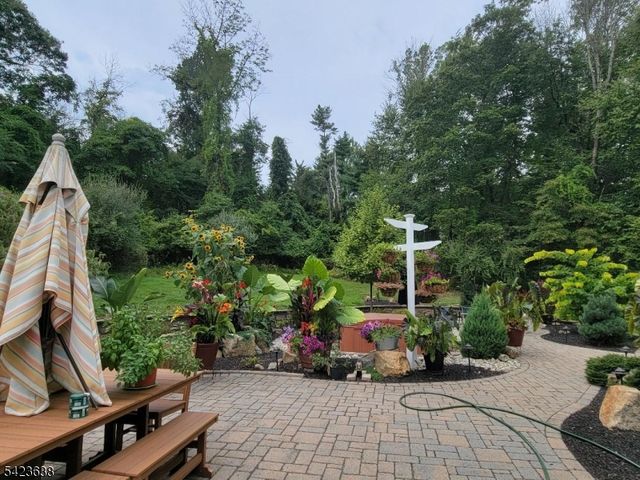 2 Lance Dr, Lebanon Twp., NJ 07830