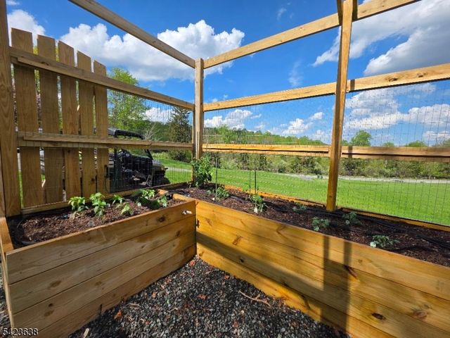 2 Lance Dr, Lebanon Twp., NJ 07830