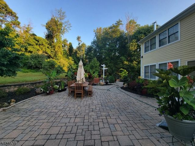 2 Lance Dr, Lebanon Twp., NJ 07830