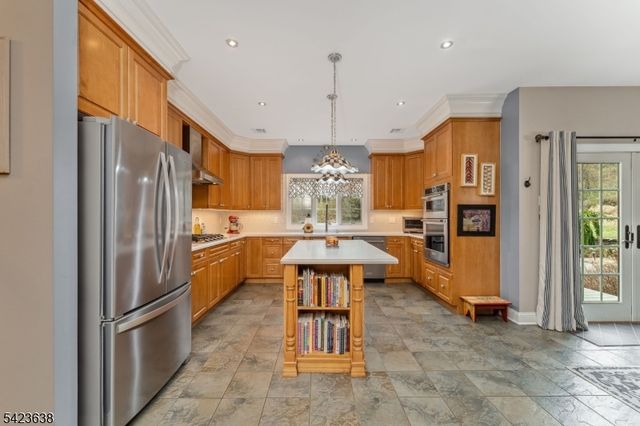 2 Lance Dr, Lebanon Twp., NJ 07830