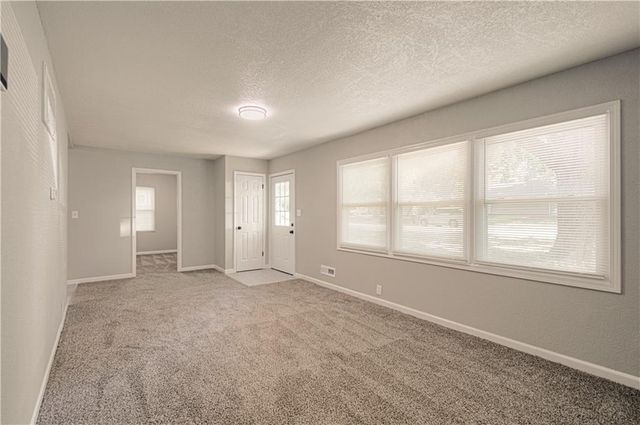 11014 Cambridge Avenue, Kansas City, MO 64134