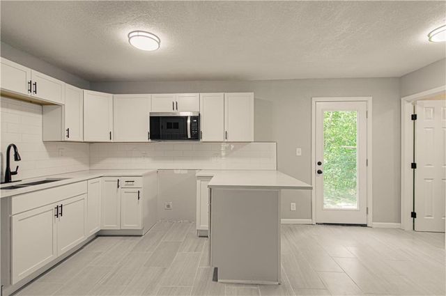 11014 Cambridge Avenue, Kansas City, MO 64134