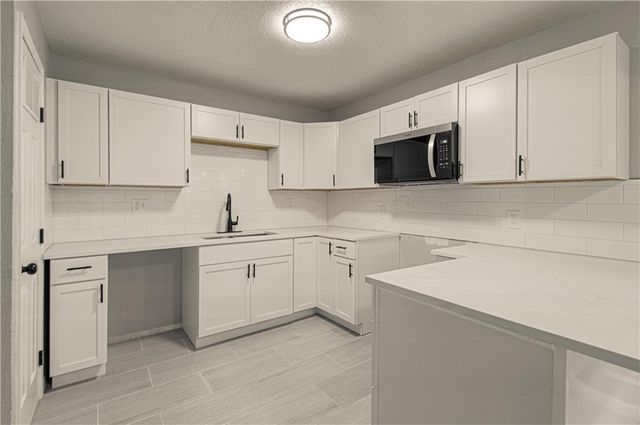 11014 Cambridge Avenue, Kansas City, MO 64134