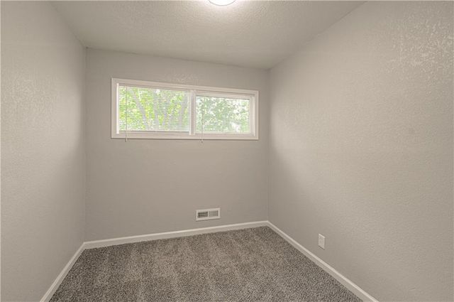 11014 Cambridge Avenue, Kansas City, MO 64134