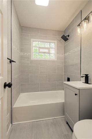 11014 Cambridge Avenue, Kansas City, MO 64134