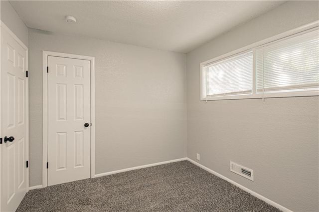 11014 Cambridge Avenue, Kansas City, MO 64134