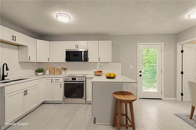 11014 Cambridge Avenue, Kansas City, MO 64134