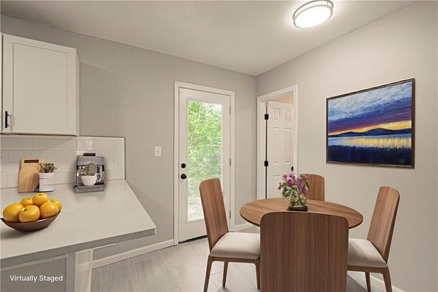 11014 Cambridge Avenue, Kansas City, MO 64134