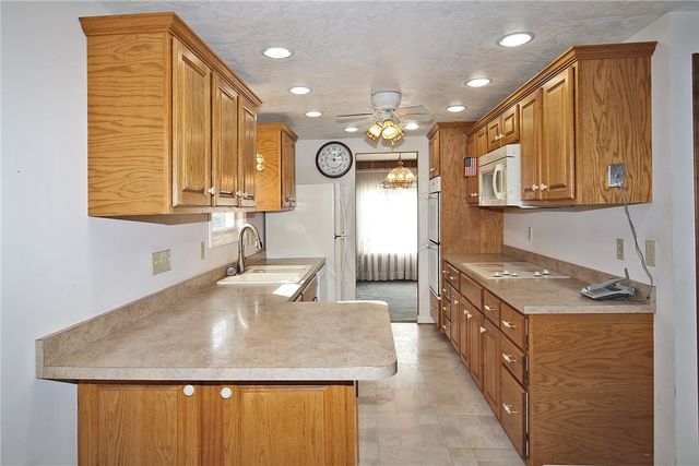 478 Cecil Henderson Road, Cecil, PA 15321