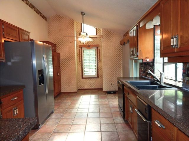 306 LAKESIDE Drive, Liberty, MO 64068