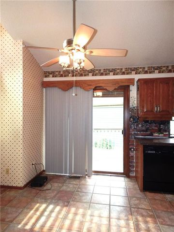 306 LAKESIDE Drive, Liberty, MO 64068