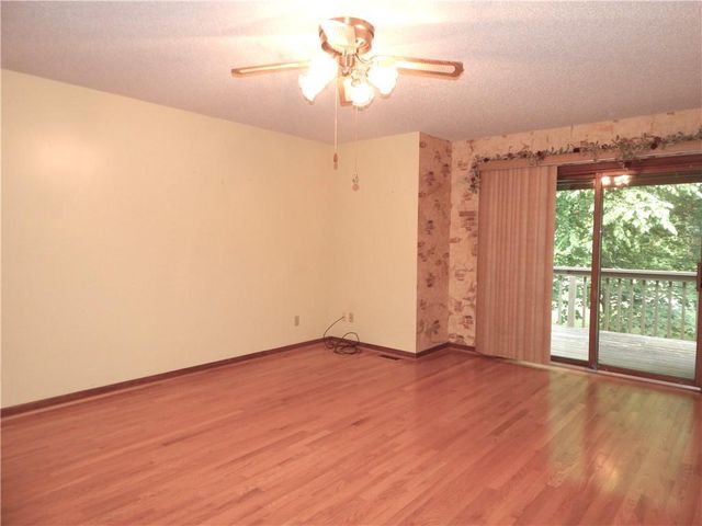 306 LAKESIDE Drive, Liberty, MO 64068