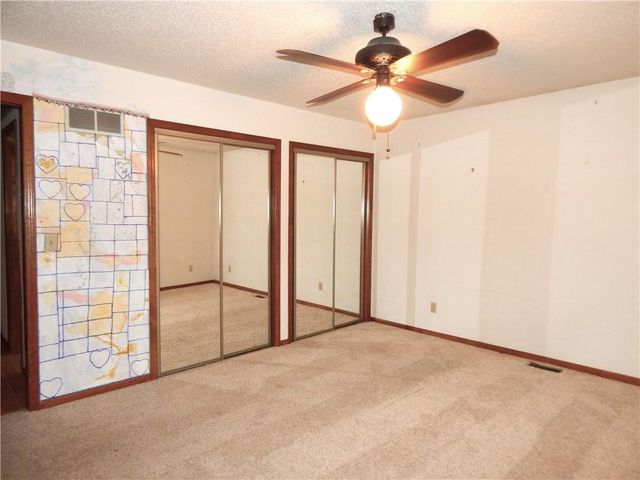 306 LAKESIDE Drive, Liberty, MO 64068