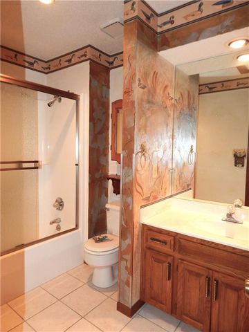 306 LAKESIDE Drive, Liberty, MO 64068